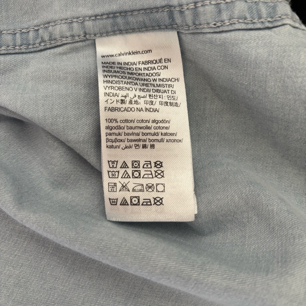 Calvin Klein 100% Cotton Button down - Picture 7 of 7